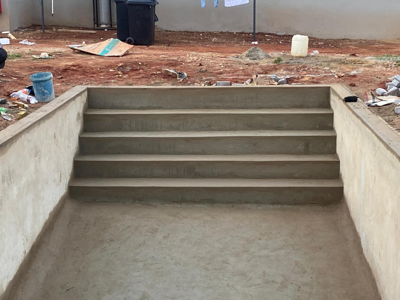 Hand-Plastered Pool Steps